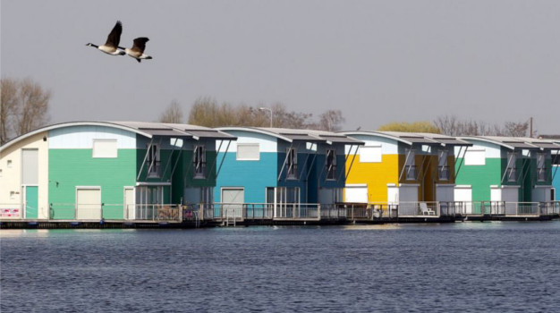 FLOATING HOMES